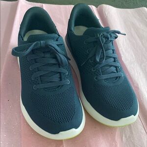 Women’s Kizik Blue Sneakers, Size 8.5, Never worn.